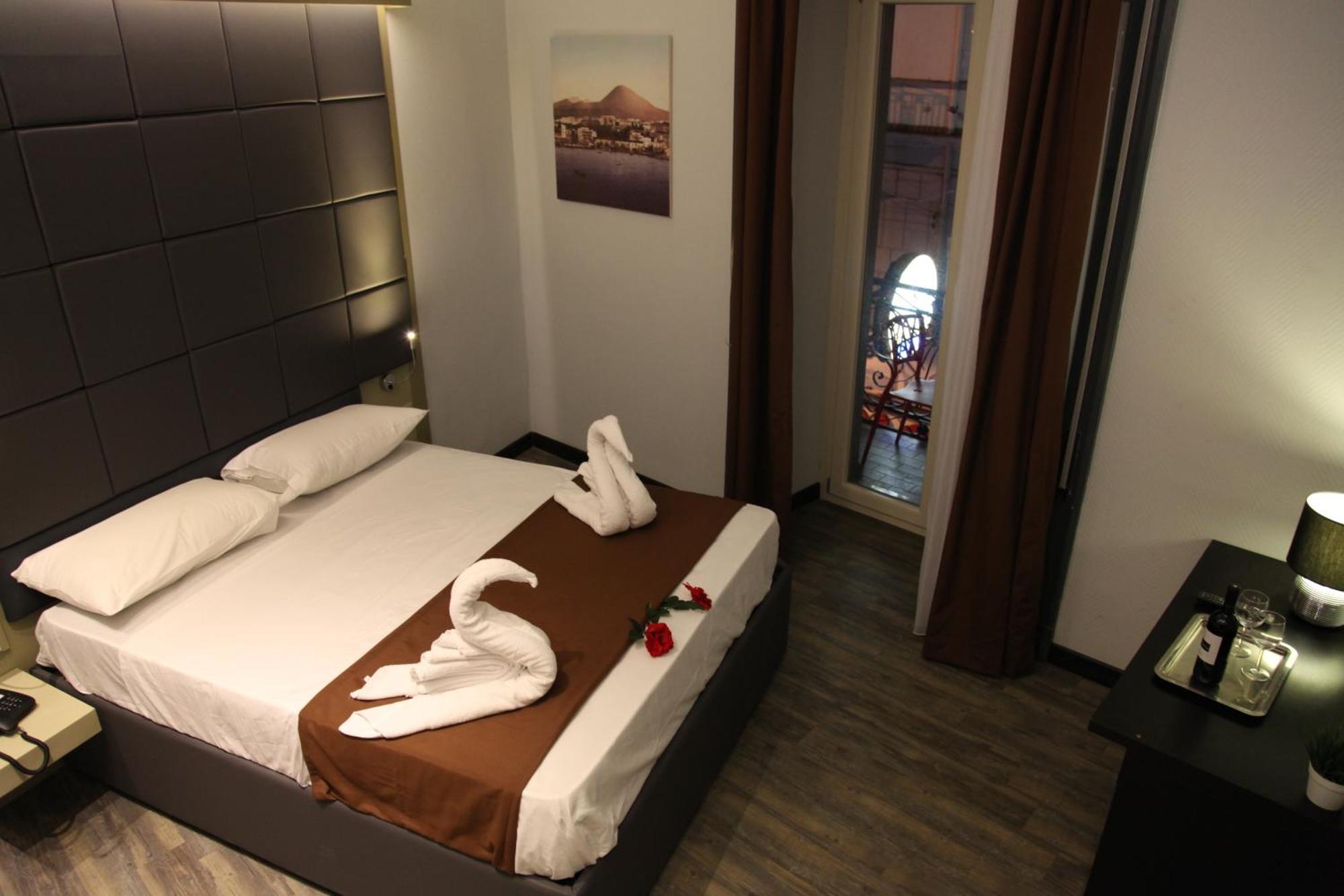 نابولي Dolce Vita Rooms المظهر الخارجي الصورة