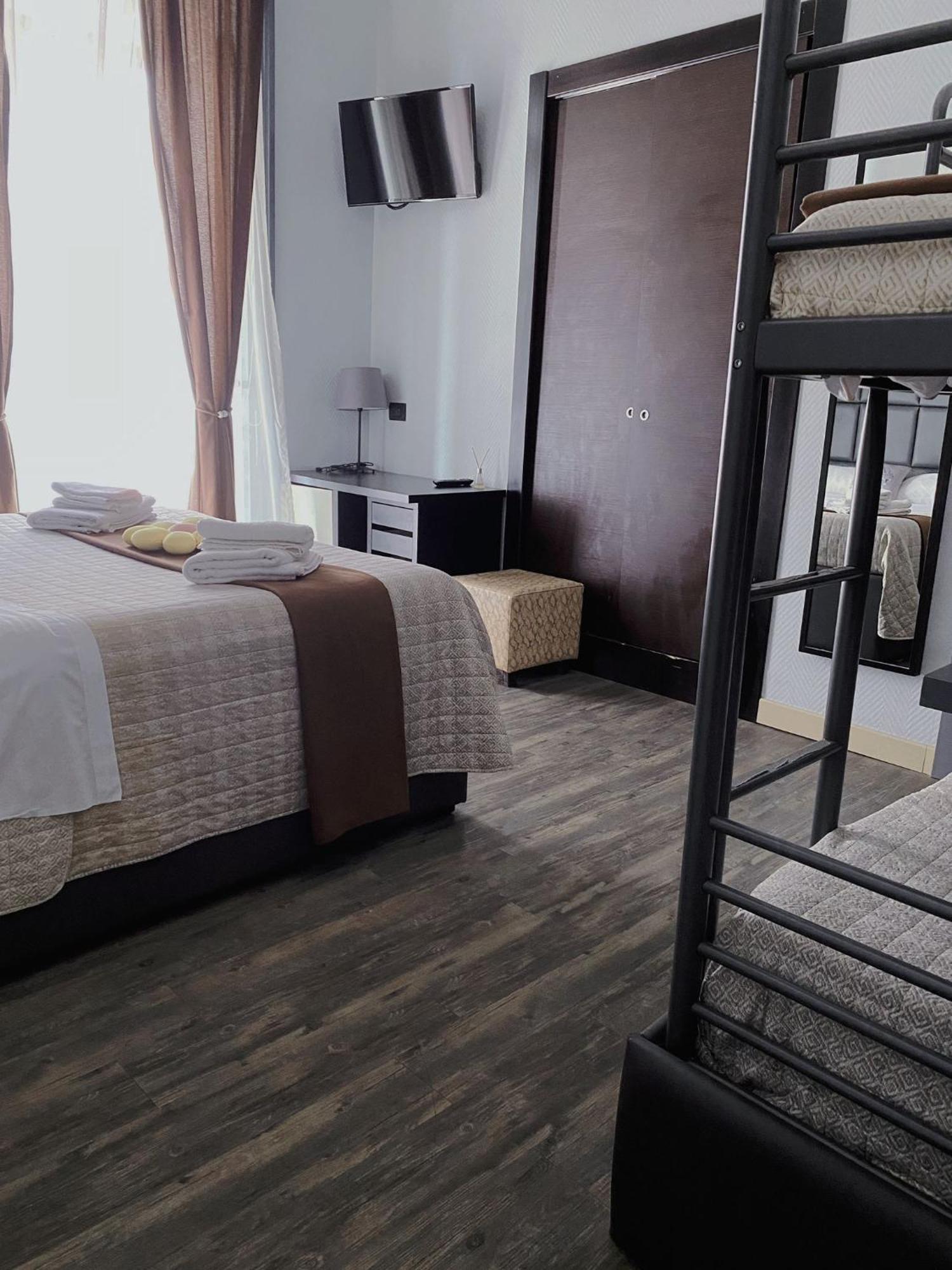 نابولي Dolce Vita Rooms المظهر الخارجي الصورة
