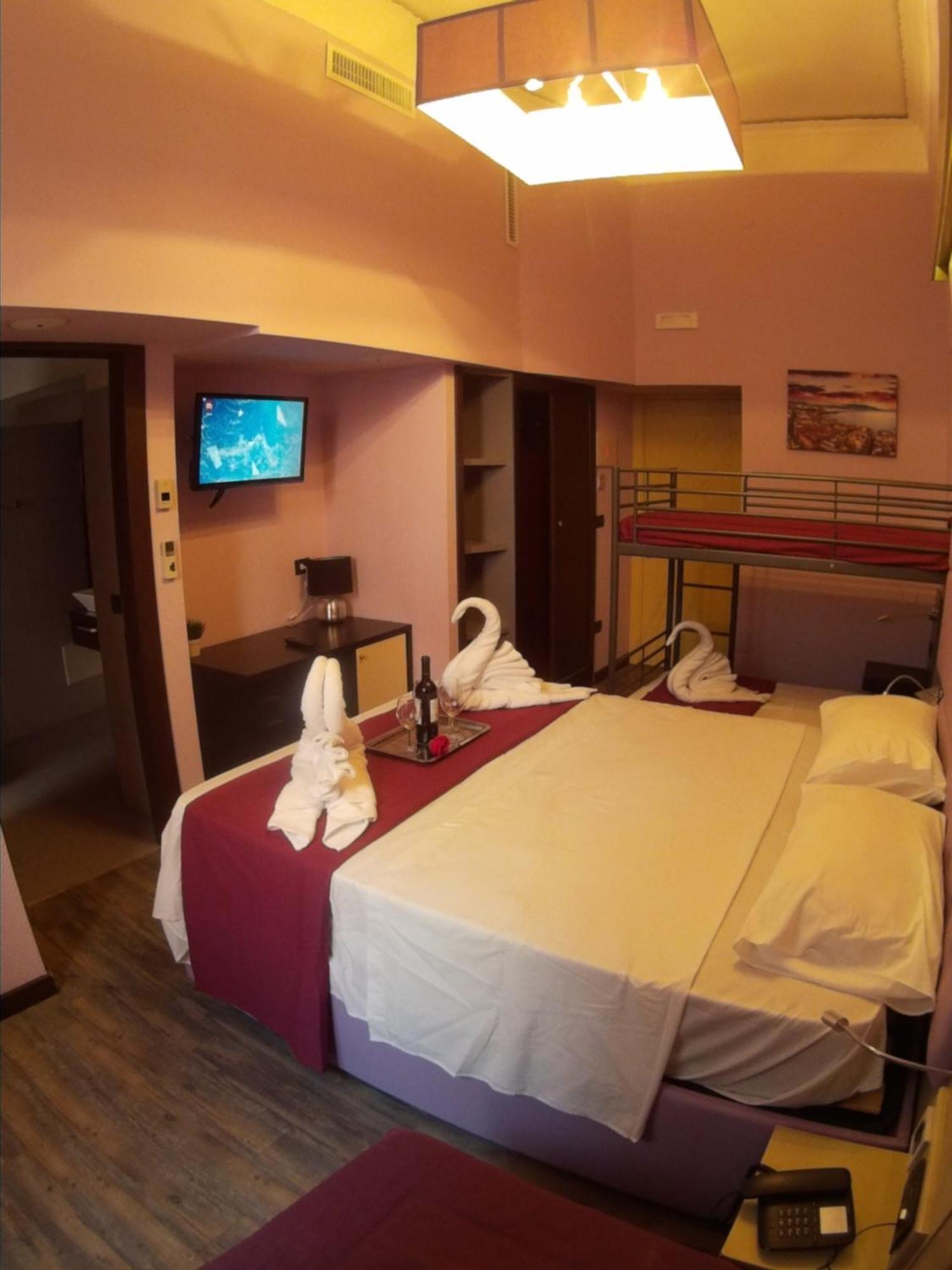نابولي Dolce Vita Rooms المظهر الخارجي الصورة