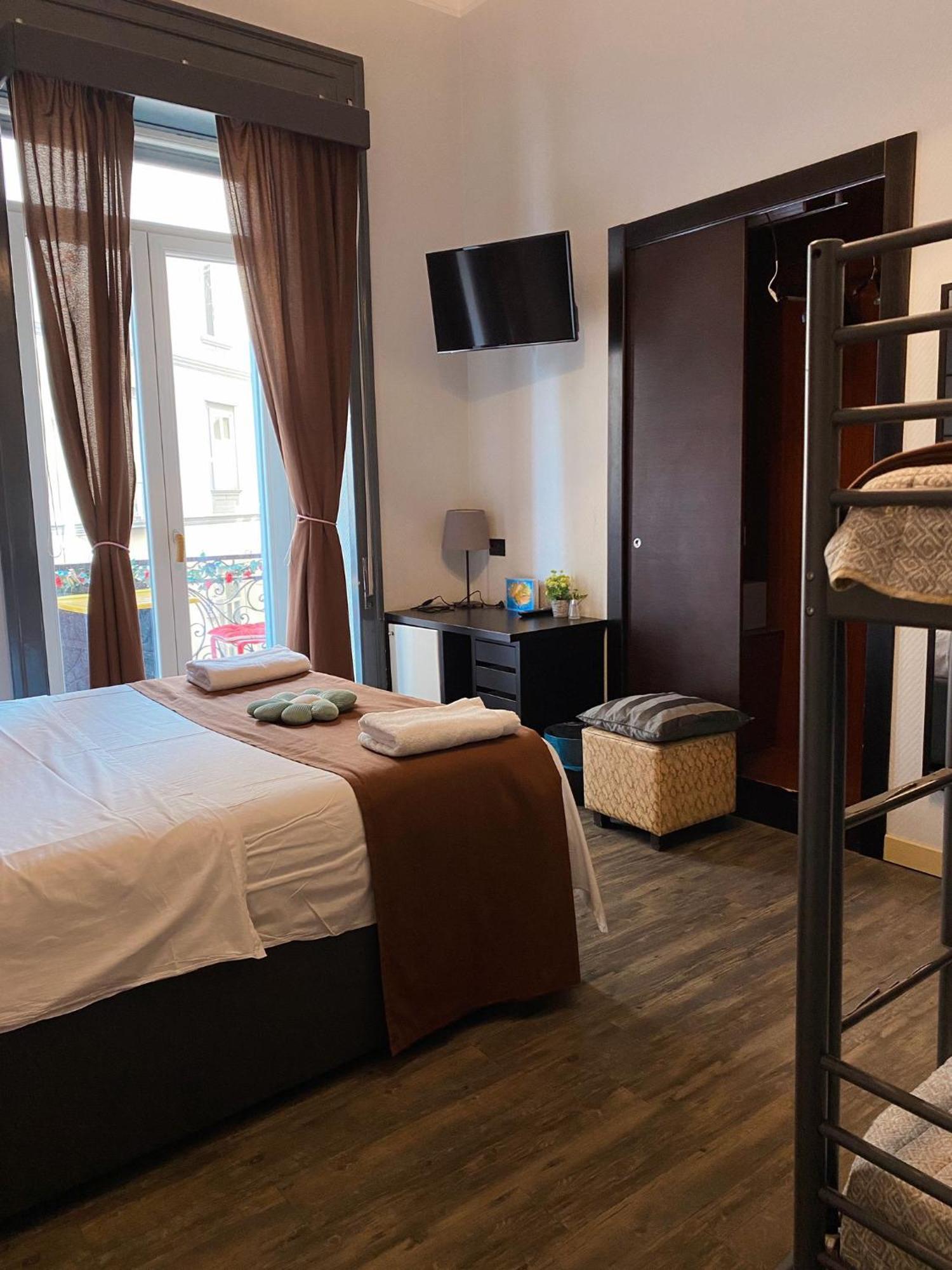 نابولي Dolce Vita Rooms المظهر الخارجي الصورة